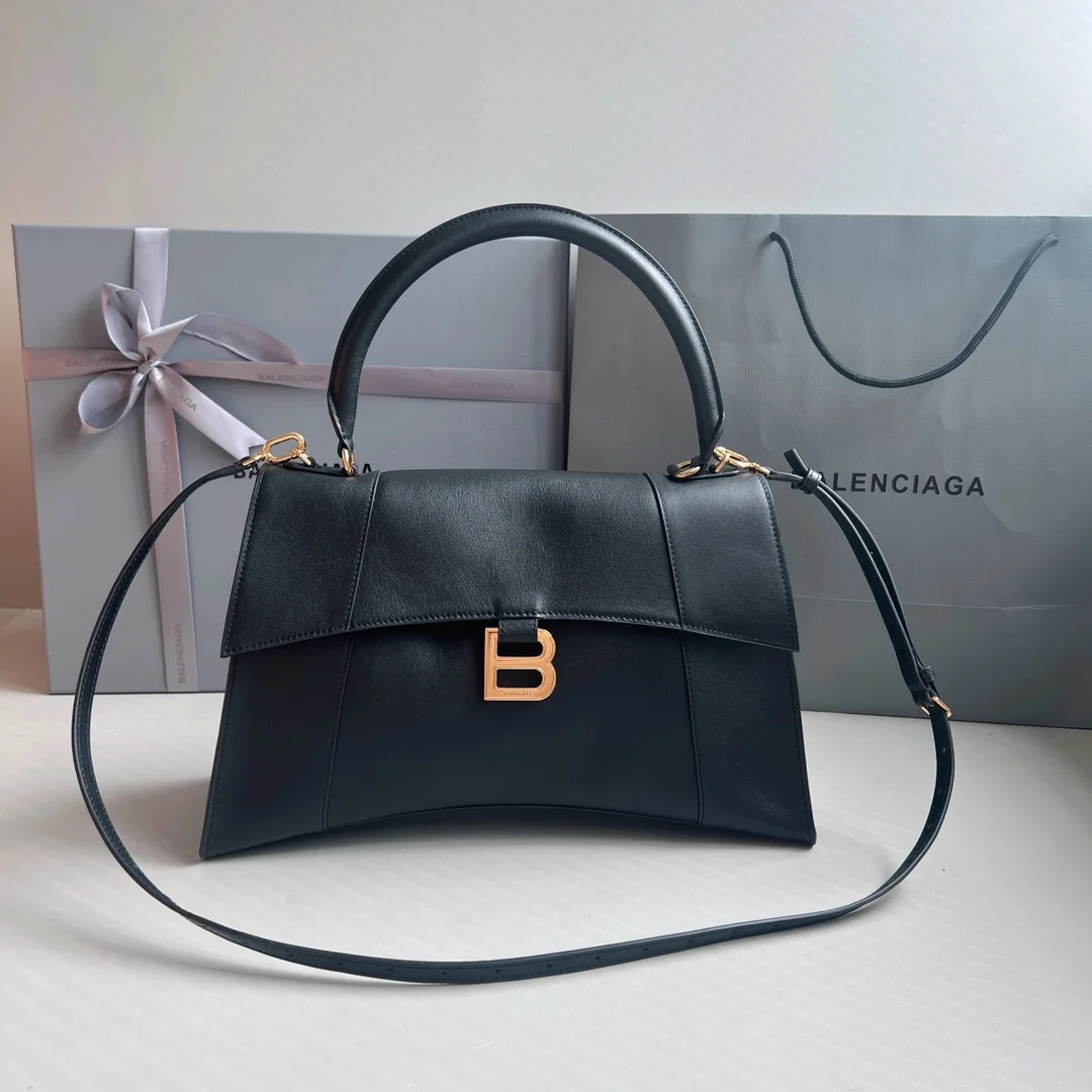 Balenciaga bag design 33