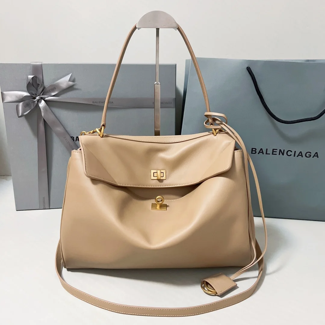 Balenciaga bag design 34
