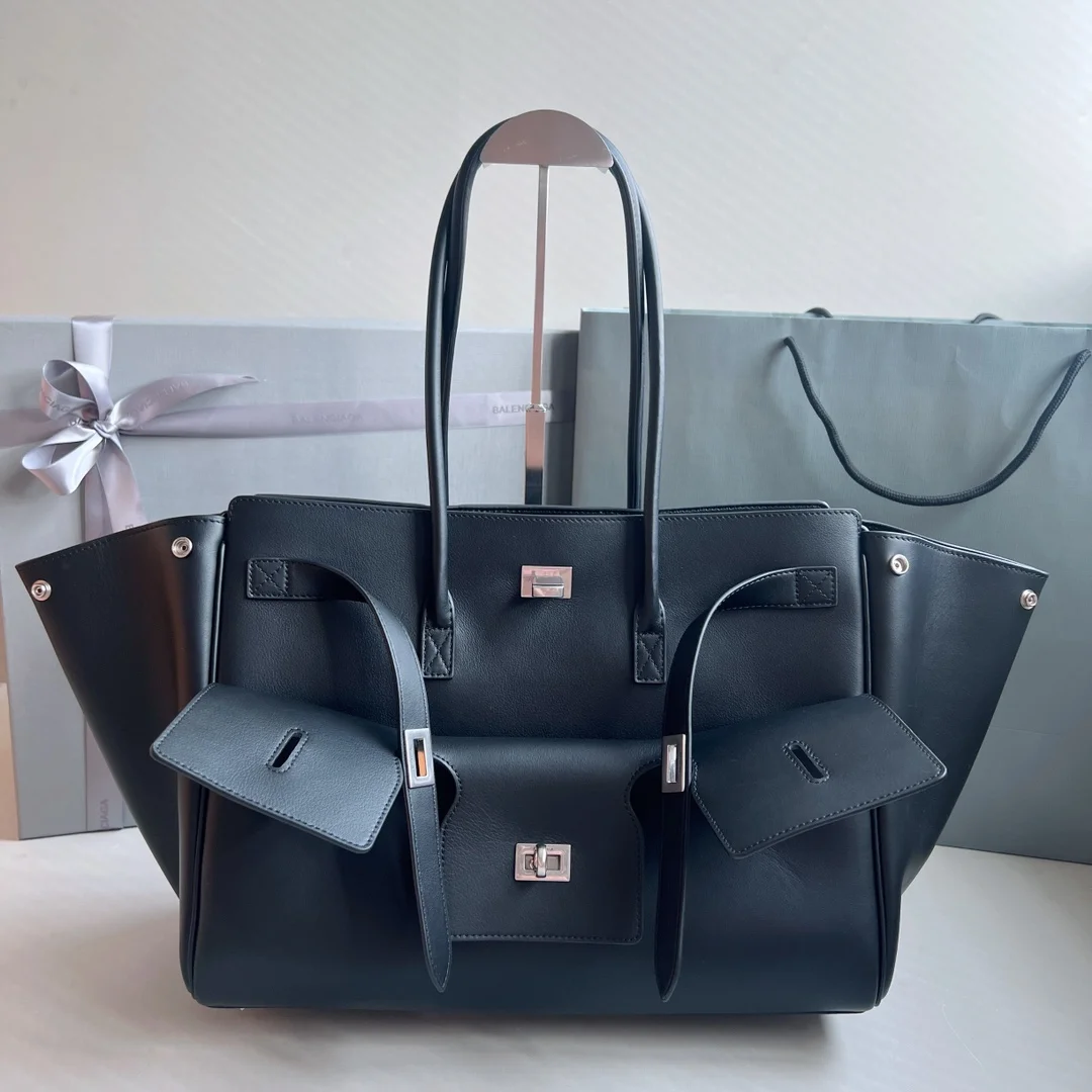 Balenciaga bag design 35