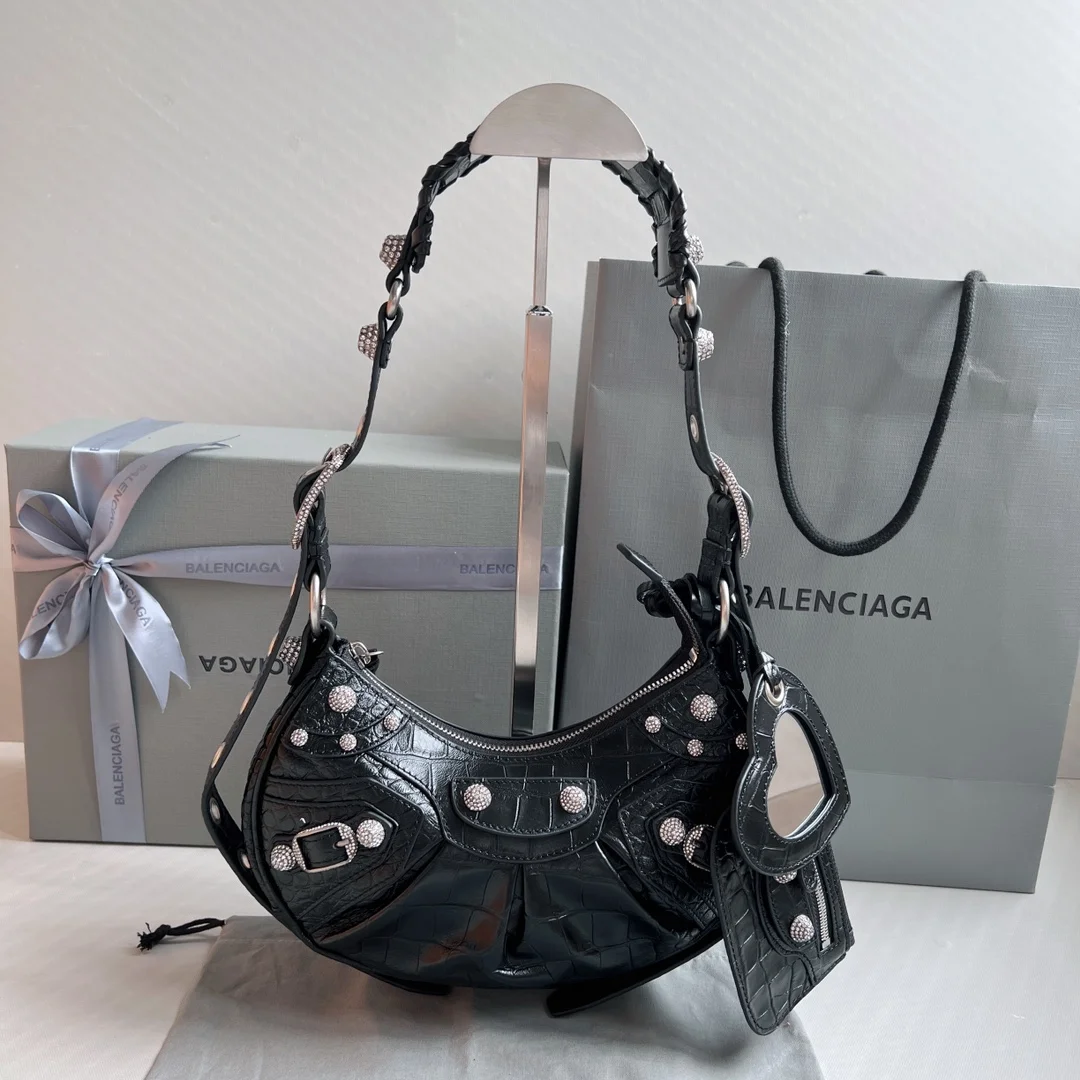 Balenciaga bag design 44