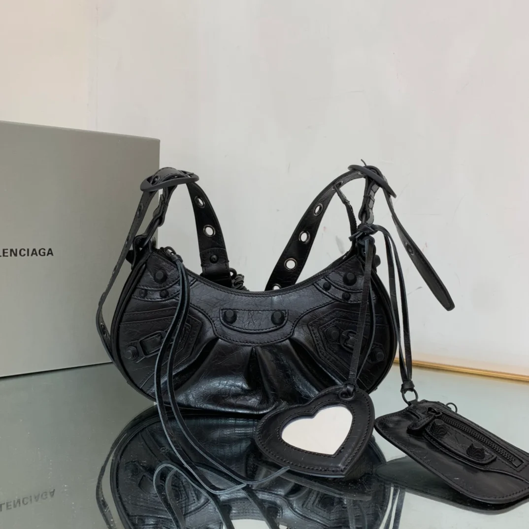 Balenciaga bag design 59
