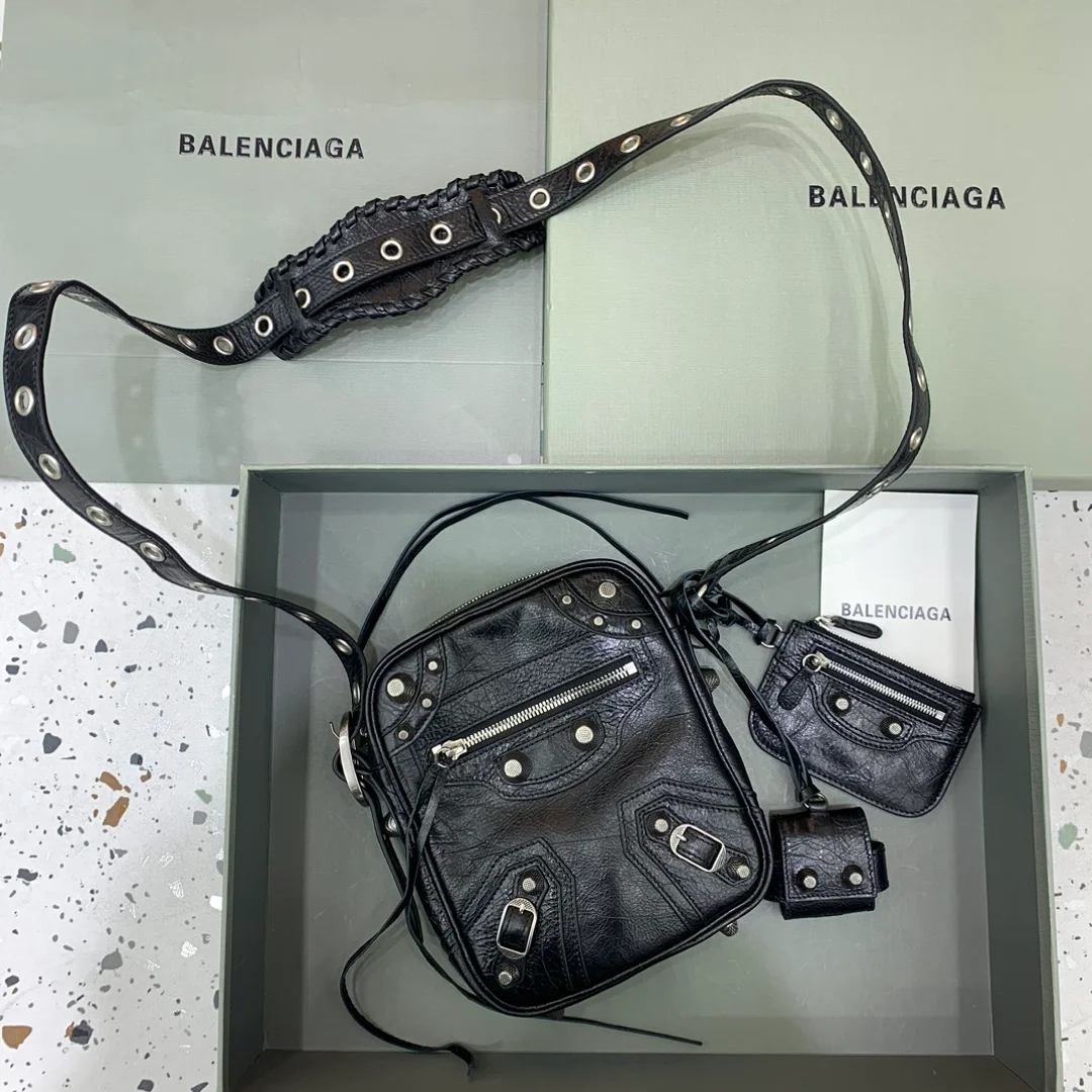 Balenciaga bag design 70
