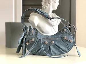 Balenciaga bag design 77