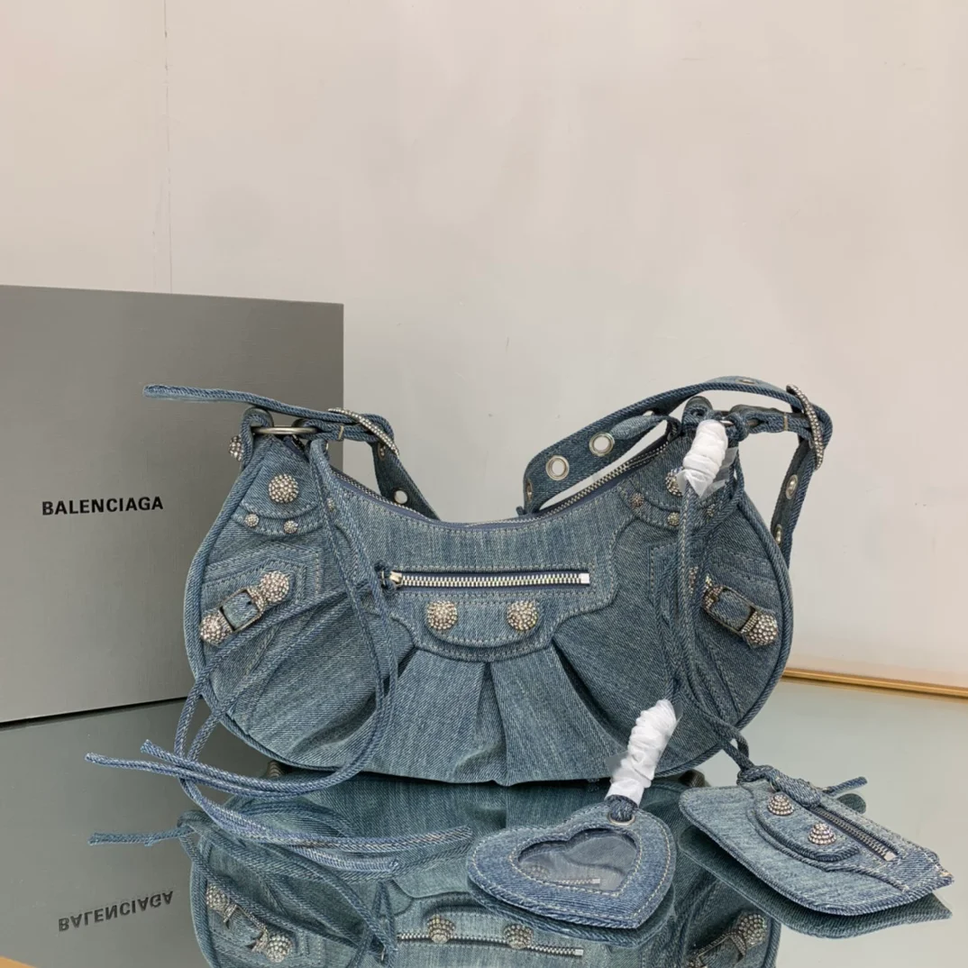Balenciaga bag design 112