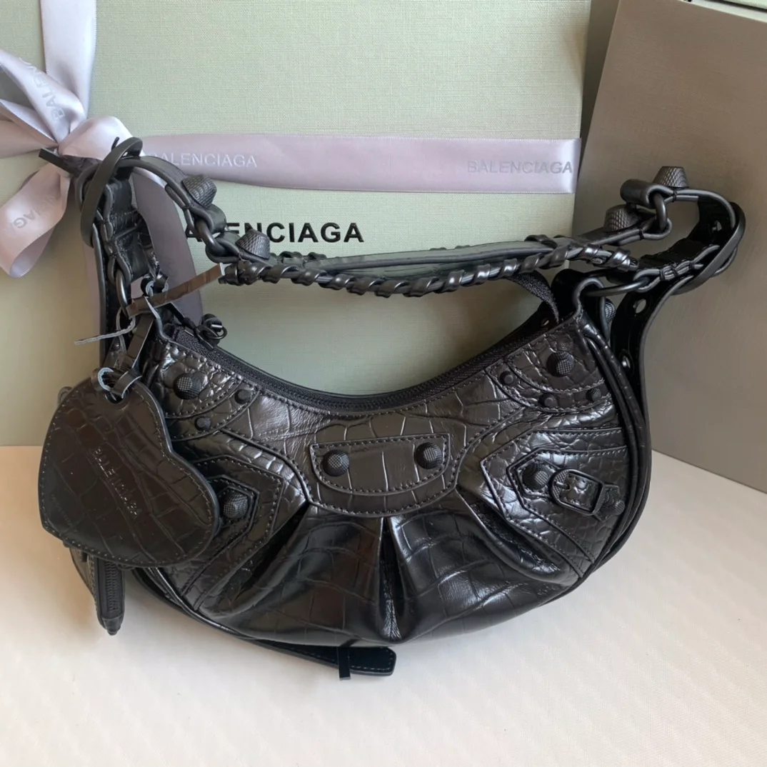 Balenciaga bag design 144