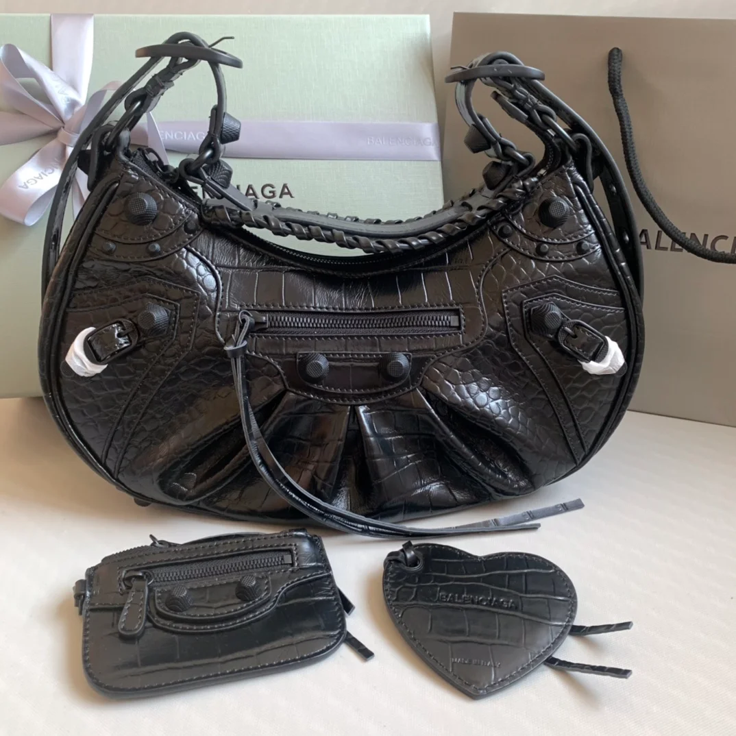 Balenciaga bag design 145