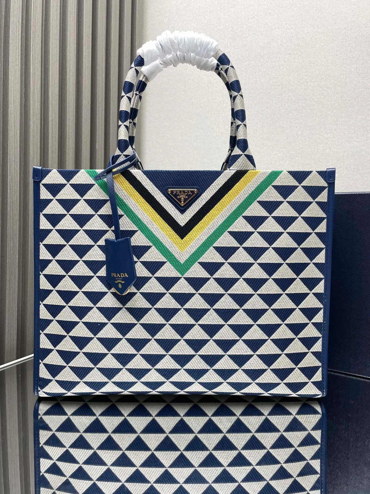 Prada bag design 109