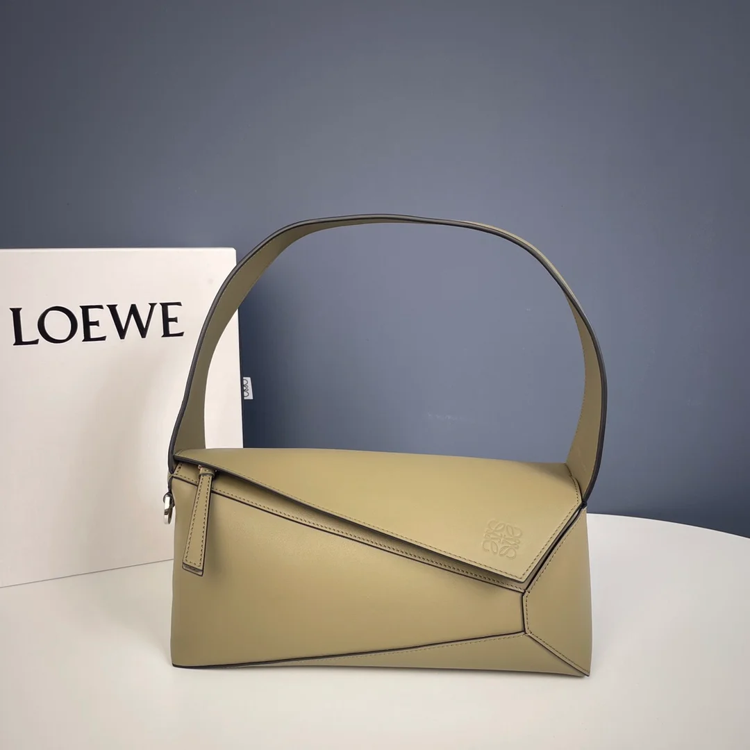 Loewe bag design 30