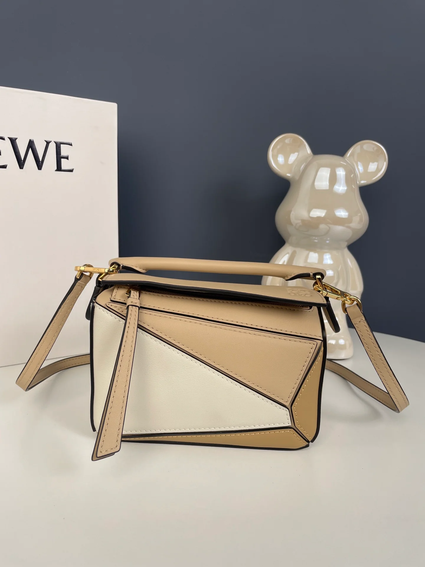 Loewe bag design 32