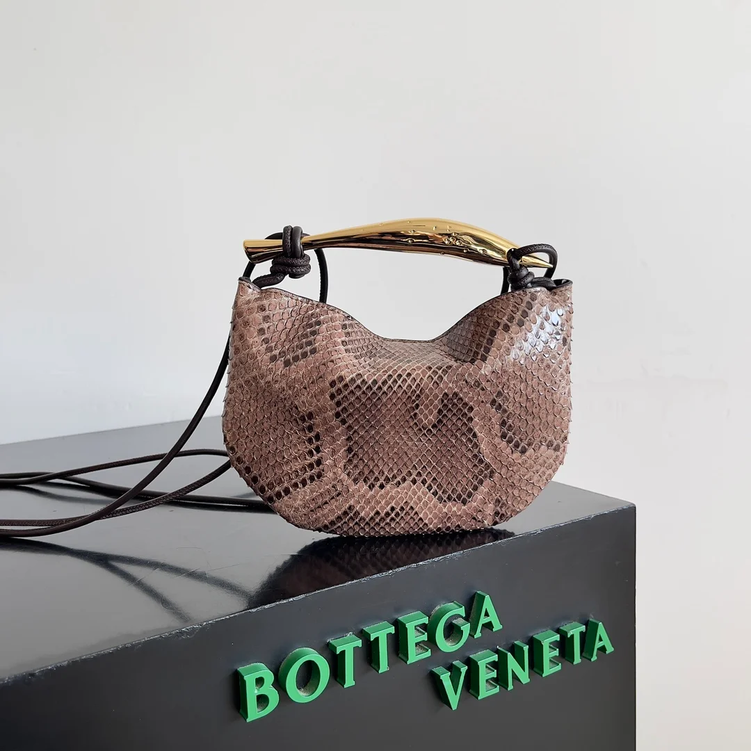 Bottega Veneta bag design 34