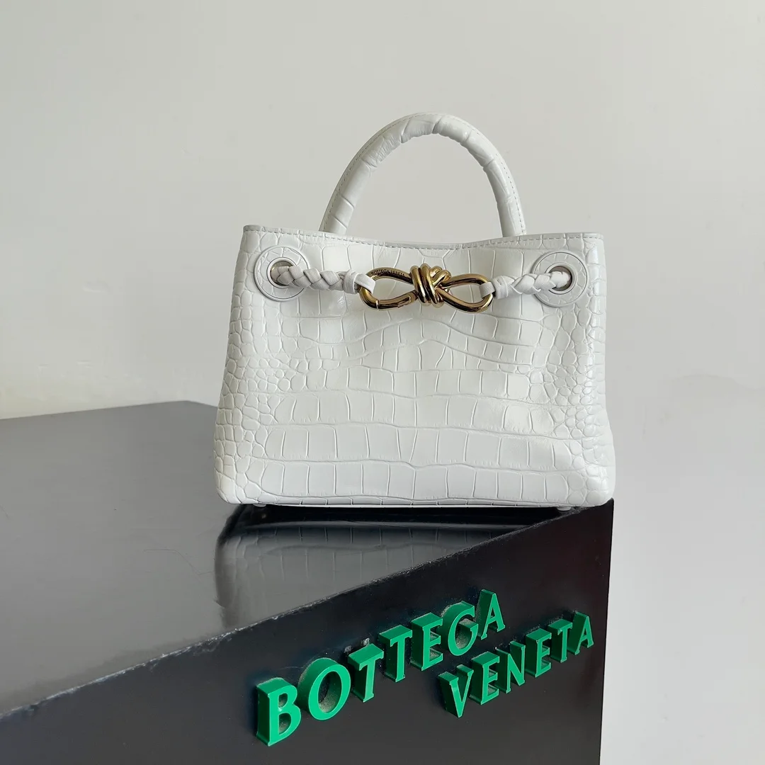 Bottega Veneta bag design 45