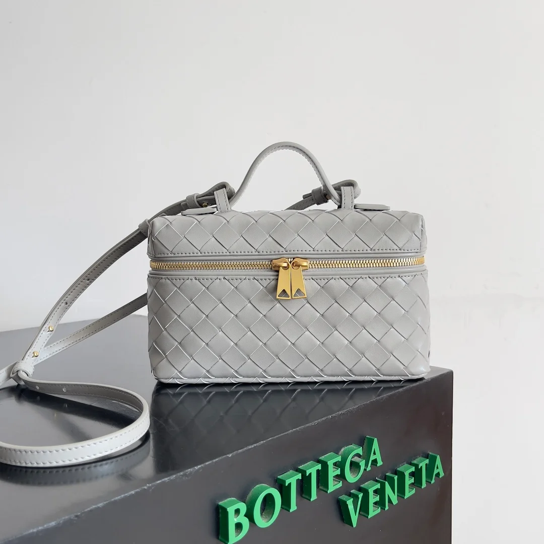 Bottega Veneta bag design 54