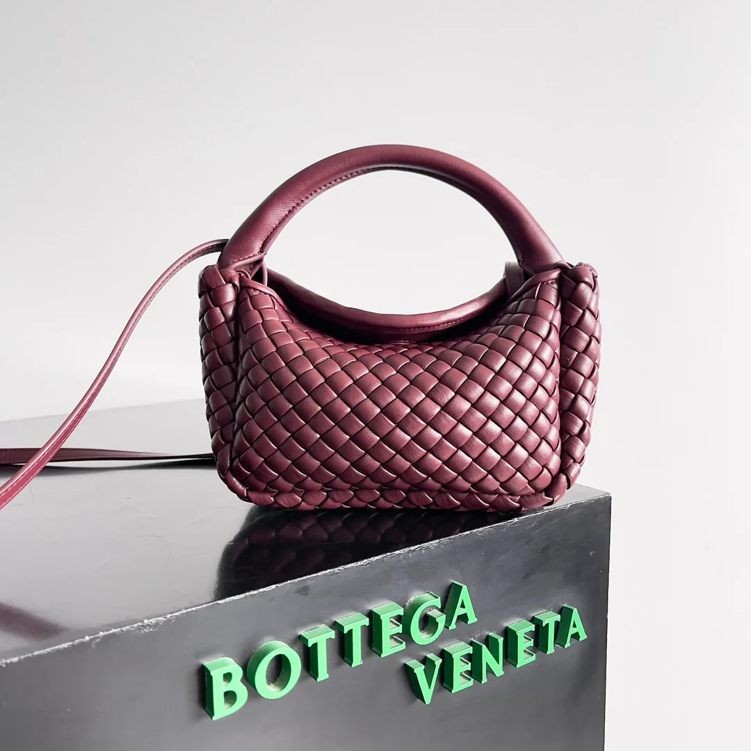 Bottega Veneta bag design 90