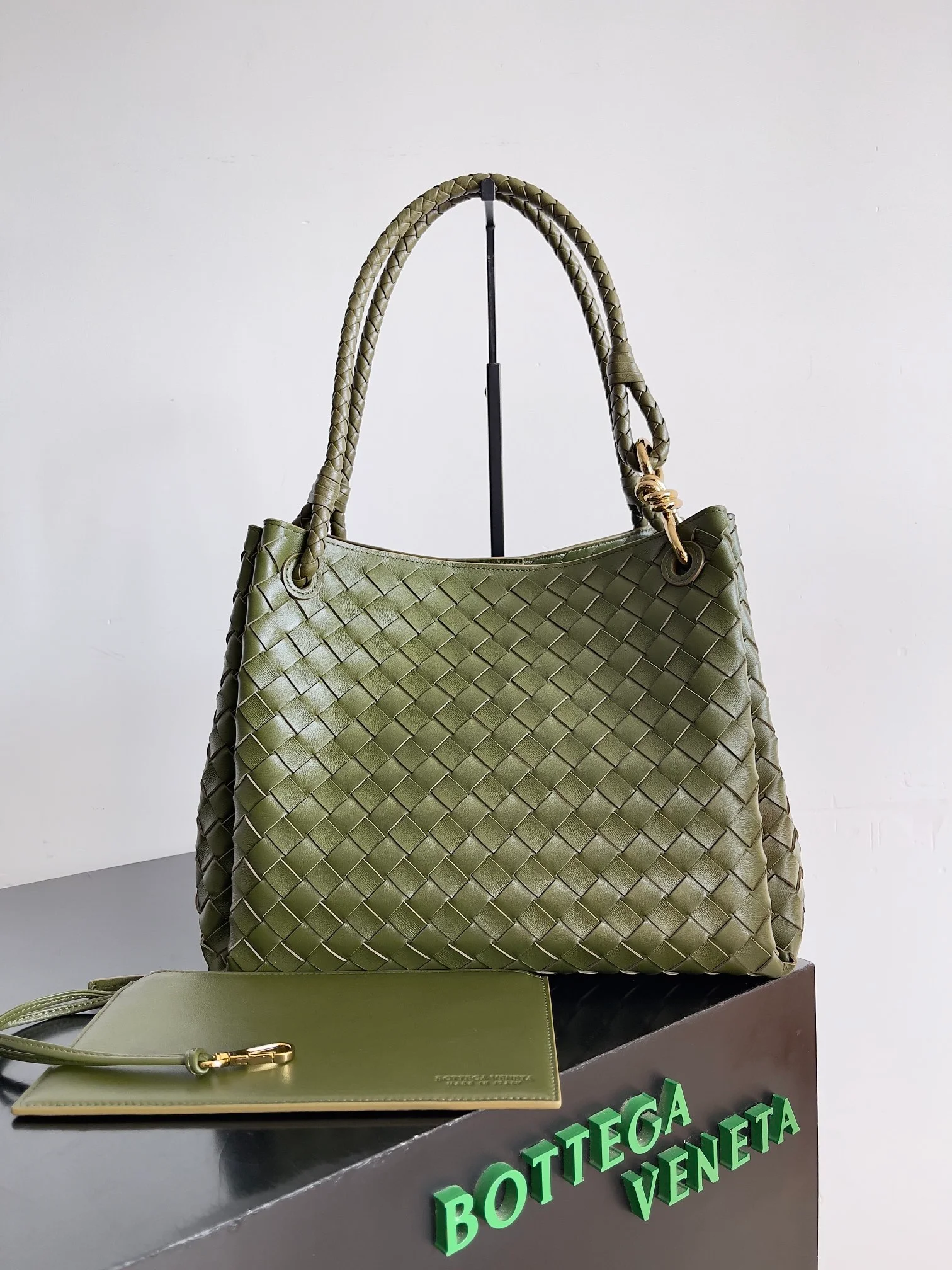 Bottega Veneta bag design 101