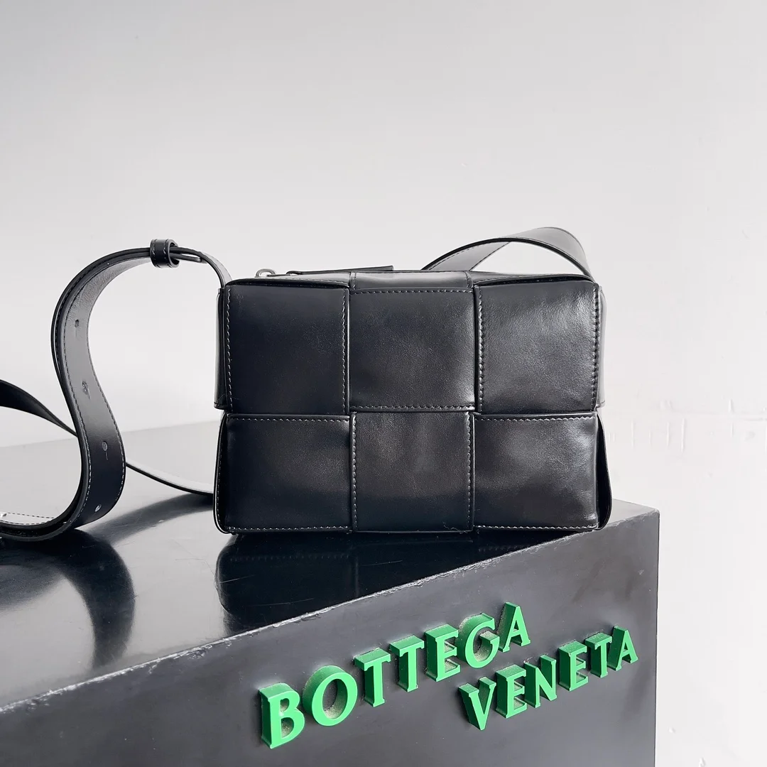 Bottega Veneta bag design 110