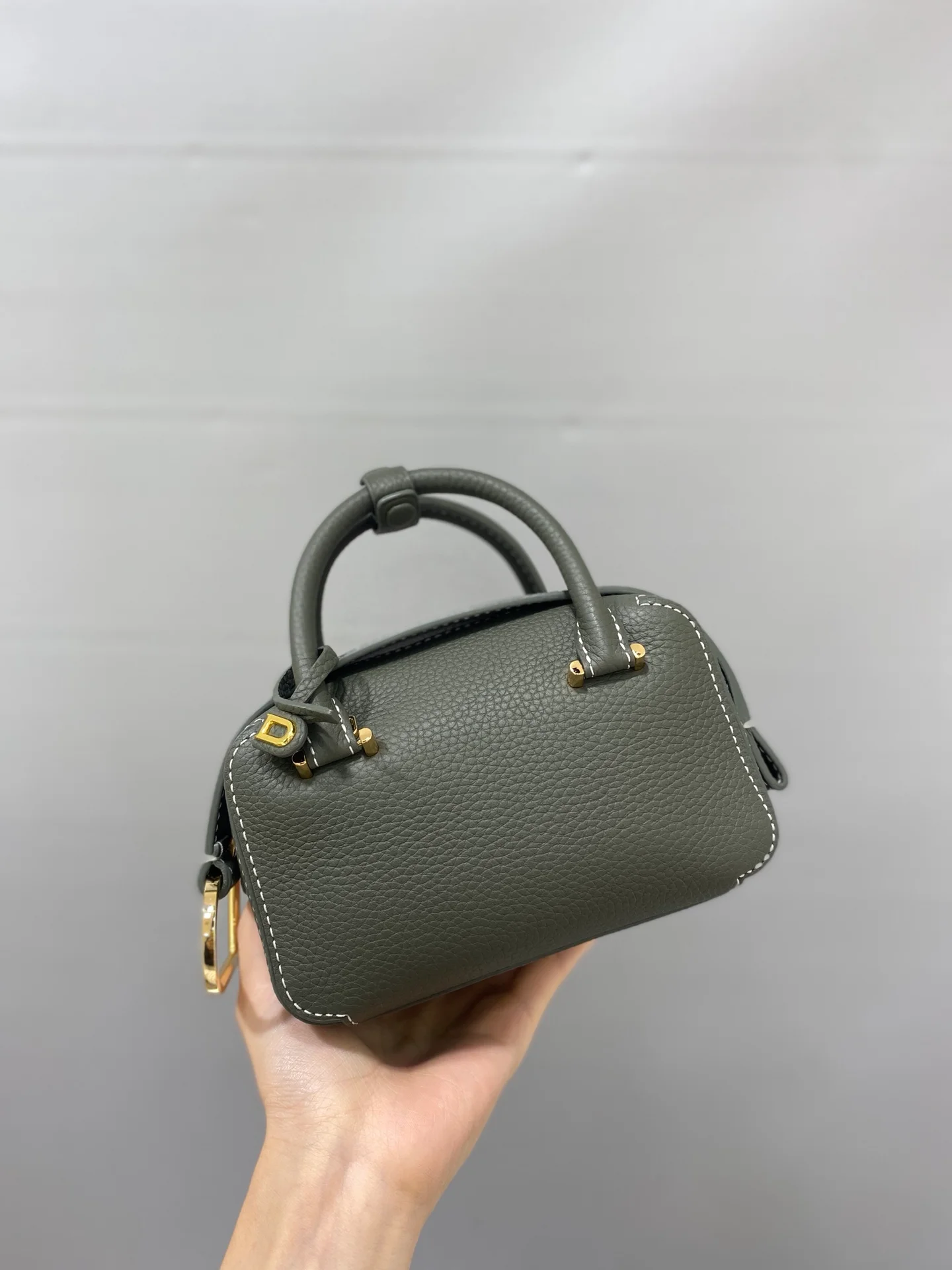 Delvaux bag design 3